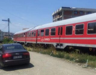 Treni godet për vdekje një grua në Pejë