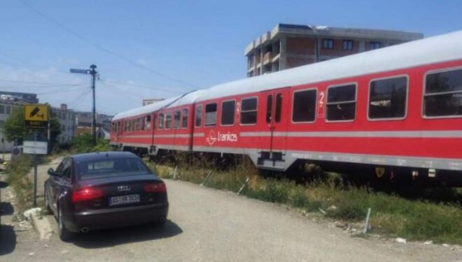 Treni godet për vdekje një grua në Pejë