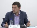 Drejtori i Arsimit në Prishtinë, Arianit Elshani, kërkon vendosjen e flamurit të UÇK-së në hyrje të të gjitha shkollave Drejtori i Arsimit në Prishtinë, Arianit Elshani, kërkon vendosjen e flamurit të UÇK-së në hyrje të të gjitha shkollave