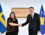Kurti takon ambasadoren e re të Suedisë në Kosovë, kërkon vazhdimin e mbështetjes për integrimin euro-atlantik Kurti takon ambasadoren e re të Suedisë në Kosovë, kërkon vazhdimin e mbështetjes për integrimin euro-atlantik