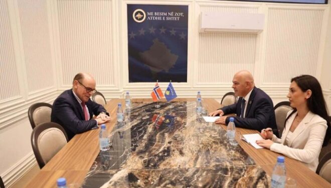 Gjini pas takimit me ambasadorin norvegjez: Populli i Kosovës do ta gjejë rrugën për rivendosjen e demokracisë