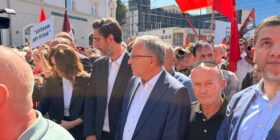 Hamza bashkë me deputetë të PDK-së i bashkohen protestës kundër vendimit në Hagë