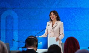 Haxhiu: Dua të shoh më shumë gra në krye të institucioneve e kompanive