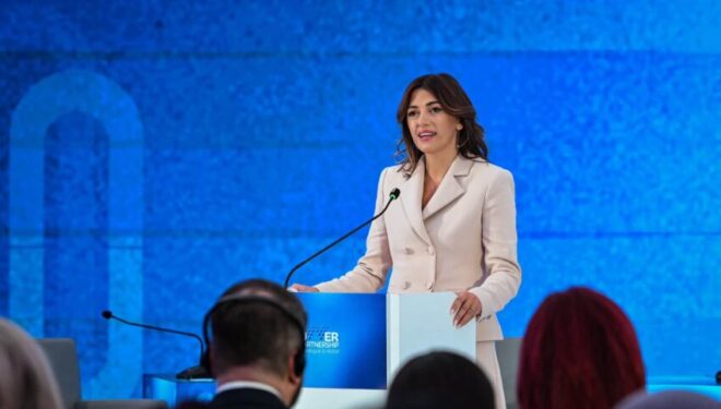 Haxhiu: Dua të shoh më shumë gra në krye të institucioneve e kompanive