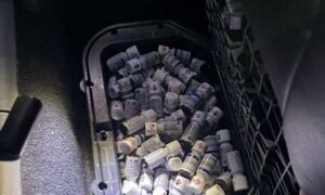 Kapen mallra të padeklaruara në bagazhin e autobusit në Vërmicë, vlera mbi 4 mijë €