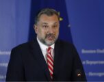 Sarajeva e tërheq stafin e Ambasadës nga Serbia pas varrimit të Mlladiqit me nderime shtetërore
