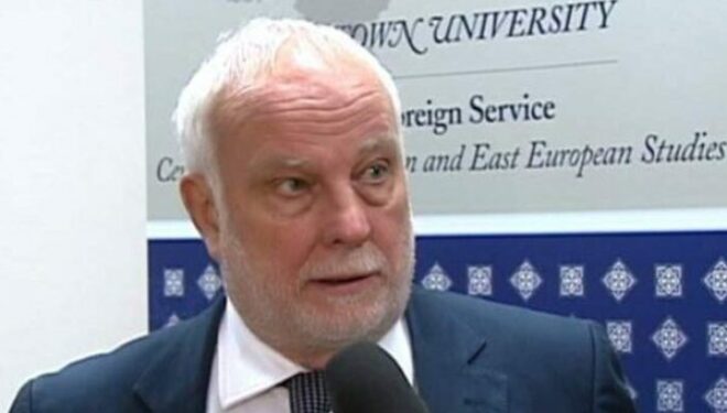 Pettifer: Pas Hagës, Kosova duhet t’i rishikojë marrëdhëniet diplomatike, EULEX-i duhet të mbyllet