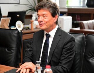 Ambasadori francez: Dialogu me Beogradin esencial për stabilitetin rajonal dhe trajektoren europiane të Kosovës