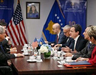 Kurti takohet me kongresistin Wilson në New York, diskutojnë sigurinë, NATO-n dhe shqiptarët e Luginës Kurti takohet me kongresistin Wilson në New York, diskutojnë sigurinë, NATO-n dhe shqiptarët e Luginës