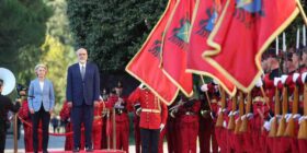 Von der Leyen e nis me fjalë optimiste vizitën në Tiranë, thotë se atje po punojnë shumë për ta bërë ëndrrën evropiane realitet