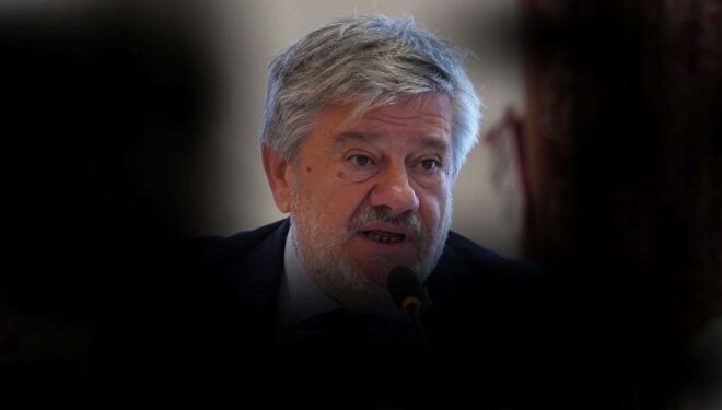 Pse gjithë e kjo nguti e Kurtit për institucione para verdiktit në Hagë?