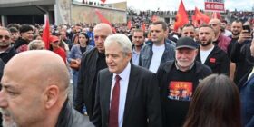 Shqiptarët protestojnë në Shkup kundër dënimit të ish-krerëve të UÇK-së, Ahmeti: Akuza të Beogradit e Moskës