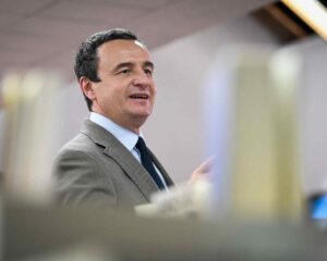 Kurti pranon letër urimi nga kongresisti amerikan, kërkohet marrëveshje për presidentin e ri