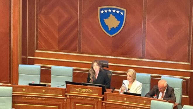 Albulena Haxhiu zgjidhet kryetare e Kuvendit të Kosovës