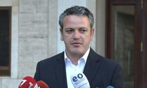 Arben Gashi rikthen shkrimin kur kërkonte që Kuvendi t’ia ndalojë Hagës përdorimin e dokumenteve të Serbisë