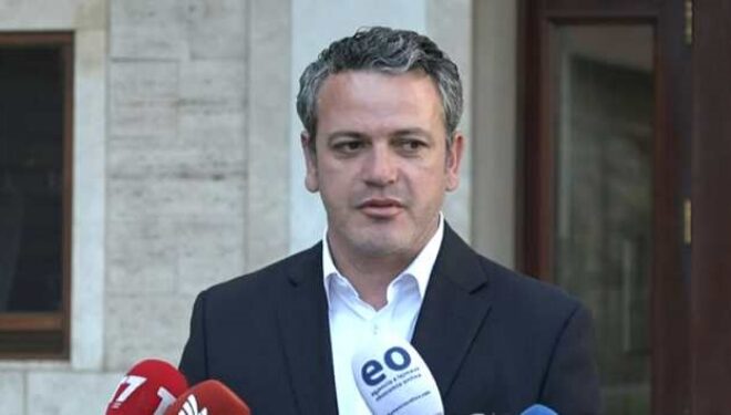 Arben Gashi rikthen shkrimin kur kërkonte që Kuvendi t’ia ndalojë Hagës përdorimin e dokumenteve të Serbisë