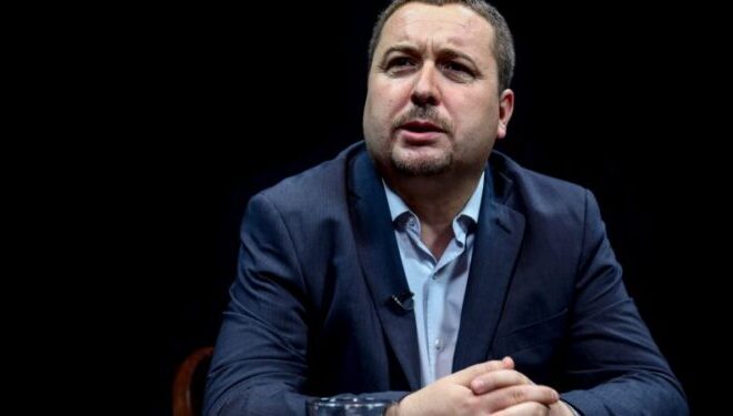 Latifi: 6 deputetët e kundërshtuan rolin e LDK si servis për pushtetin e Kurtit, dhe mbijetesën e Abdixhikut e Osmanit