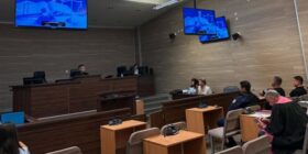 Gjobiten me nga 500 euro dy avokatët që munguan në gjykimin për barrikadat në veri më 2022, dështon seanca