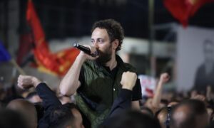 “Kërkesat tona ende nuk kanë marrë përgjigje”, nata e tetë e protestës në sheshin e Prishtinës