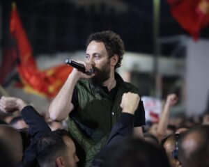 Haziri thotë se nuk i ndalë as gazi lotsjellës, e as veprimet policore me urdhër të Kurtit
