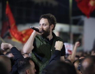 Haziri thotë se nuk i ndalë as gazi lotsjellës, e as veprimet policore me urdhër të Kurtit