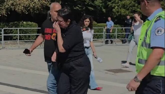E konfrontoi Aida Dërgutin, ky është zyrtari policor që u suspendua
