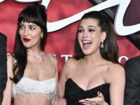 Lexuesja e buzëve zbulon çfarë i tha Dakota Johnson Anne Hathaway në tapetin e kuq