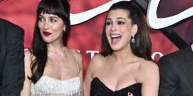Lexuesja e buzëve zbulon çfarë i tha Dakota Johnson Anne Hathaway në tapetin e kuq