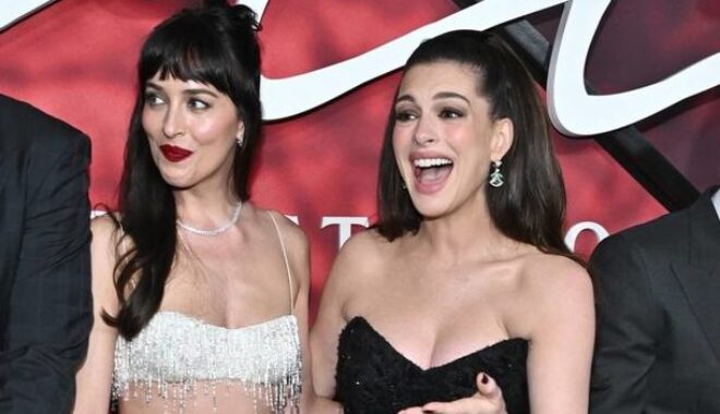Lexuesja e buzëve zbulon çfarë i tha Dakota Johnson Anne Hathaway në tapetin e kuq