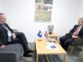 Shefi i zyrës së BE-së takohet me ambasadorin britanik: Partnerët ndërkombëtarë do t’i qëndrojnë në krah Kosovës