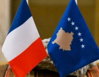 Franca paralajmëron shtetasit e saj në Kosovë: Shmangni tubimet dhe udhëtimet e panevojshme për nesër