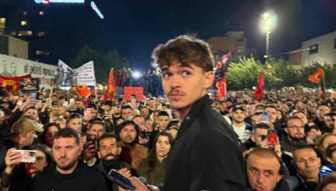 Nipi i Rexhep Selimit në protestë: Ne nuk trashëguam vetëm një shtet, trashëguam një amanet