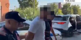 Policia shqiptare e gjeti Jozefin Markun të fshehur në banjon e banesës së një shoku