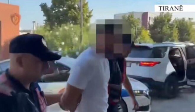 Policia shqiptare e gjeti Jozefin Markun të fshehur në banjon e banesës së një shoku