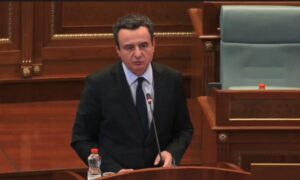 Kurti në Kuvend: Asnjë gjykatë nuk mund ta njollosë UÇK-në, kërkesa e prokurorisë është e padrejtë
