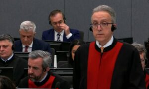 “Si e dinte Macron 6 ditë më herët se Thaçi do të dënohet rëndë” Misetic e publikon videon e Vuçiq: Pyetje që do përgjigje