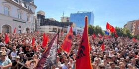 “Liria Ka Emër” publikon oraret e nisjes së autobusëve për protestën e 1 tetorit