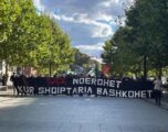 Tifo-grupet protestojnë në Prishtinë në mbështetje të ish-krerëve të UÇK-së