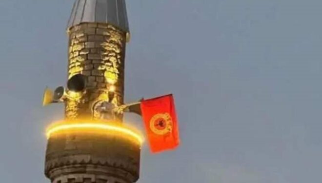 Flamuri i UÇK-së do të valoi nëpër të gjitha xhamitë në Kosovë