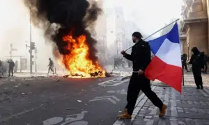 Protestat e dhunshme në Francë, vendoset shtetrrethimi i pjesshëm në Paris dhe disa qytete të tjera