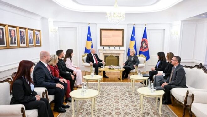Presidentja pret në takim zv.kryeministrin Damka, diskutojnë për përfaqësimin e komuniteteve në institucione