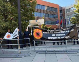 “Kush s’e mbështet ndryshimin e Ligjit për Specialen, përballet me popullin”, para Kuvendit të Kosovës