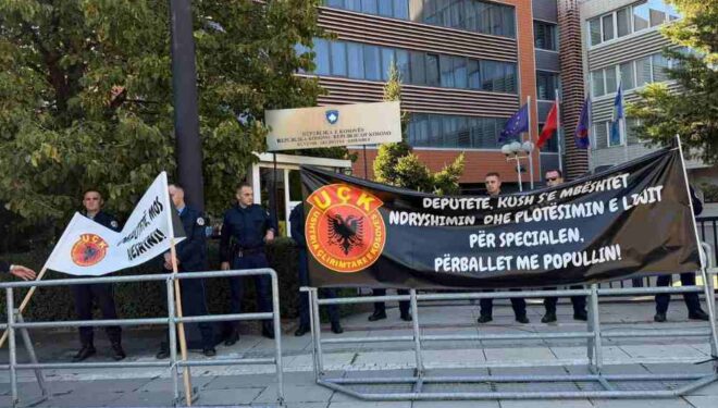 “Kush s’e mbështet ndryshimin e Ligjit për Specialen, përballet me popullin”, para Kuvendit të Kosovës