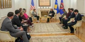 Presidentja kërkon rikthimin e Dialogut Strategjik me SHBA-në dhe dekoron senatoren Shaheen, “synim anëtarësimi në NATO”