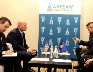 Maqedonci diskuton me ambasadorin amerikan për anëtarësimin e Kosovës në NATO dhe bashkëpunimin në Bondsteel