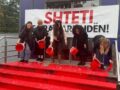 QIKA me aksion simbolik para Qeverisë: Shteti e vrau Arlindën, kërkohet përgjegjësi institucionale QIKA me aksion simbolik para Qeverisë: Shteti e vrau Arlindën, kërkohet përgjegjësi institucionale