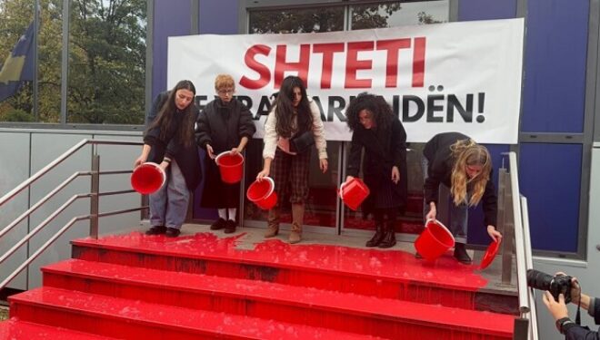 QIKA me aksion simbolik para Qeverisë: Shteti e vrau Arlindën, kërkohet përgjegjësi institucionale