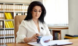 “Ia çoi videon duke ia djegur teshat”, avokatja zbulon detaje për rastin e Arlindës