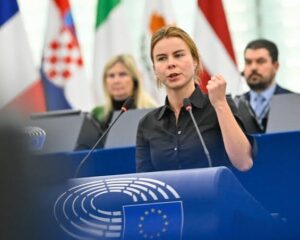 Rama kërcënoi protestuesit se do iu ndalohet hyrja në BE, reagimi i eurodeputetes: Mos u dekurajoni, vijoni tubimet paqësore