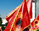 Reagojnë veteranët: Kurti e Sveçla dje e goditën UÇK-në me uniformën e shtetit